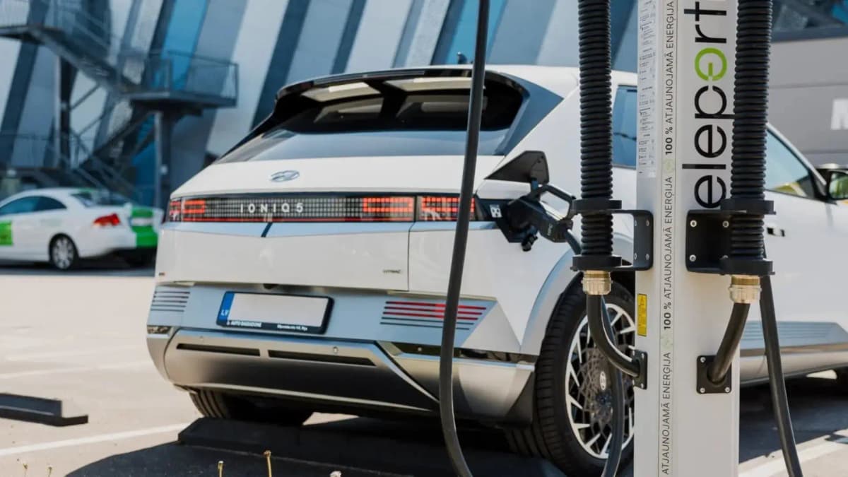Cheap EVs Kept Affordable, Luxury Models Taxed Up to 195%: Govt Retains Price-Based EV Tax Wall