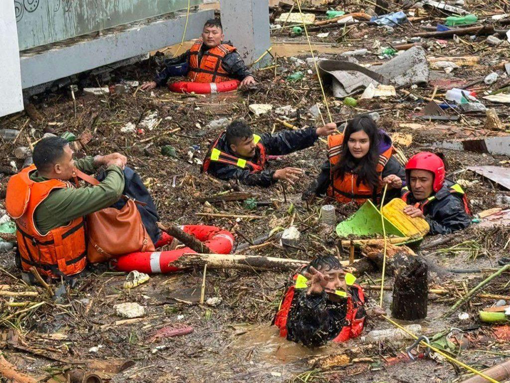 मुसलधारे वर्षासँगै आएको बाढी पहिरोले देशभर ठूलो जनधनको क्षति, ५० जनाको मृत्यु