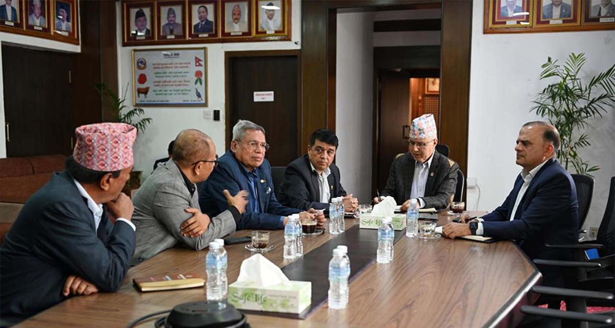 अर्थमन्त्री खनाल र निजी क्षेत्रबीच आर्थिक सुधार र व्यवसायिक वातावरणबारे छलफल