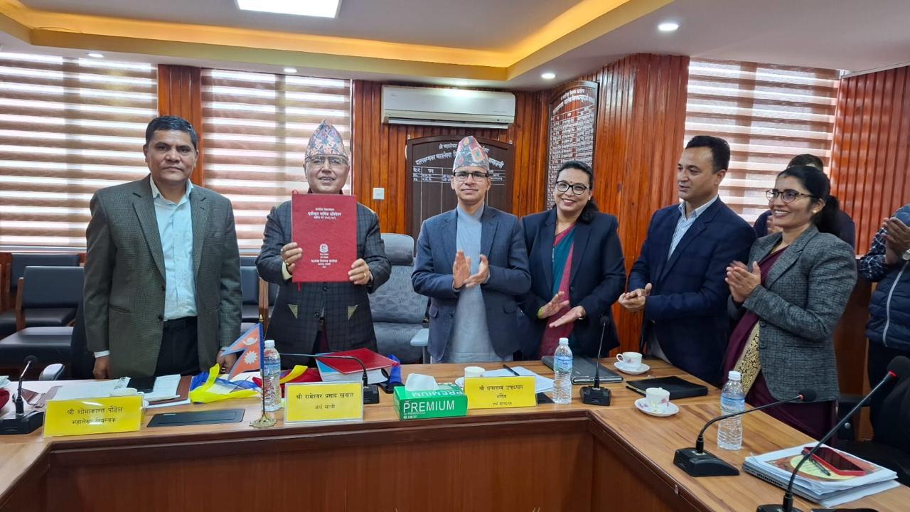 संघीय सञ्चित कोष १ खर्ब ९६ अर्बले ऋणात्मक, सरकारको खर्च आम्दानीभन्दा बढी